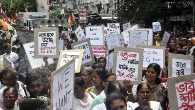 অভয়া হত্যাকাণ্ড: তদন্তে অবহেলায় তিন পুলিশ কর্মকর্তা বরখাস্ত