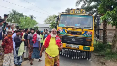 ধানক্ষেতে যাচ্ছিলেন তরুণ, ট্রাকচাপায় প্রাণহানি