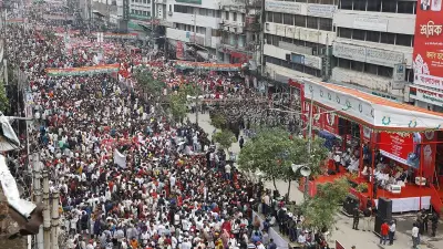 নয়াপল্টনে বিএনপি সমাবেশে নেতা-কর্মীদের ঢল, বক্তব্য দেবেন তারেক রহমান