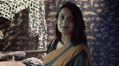 জন্মদিনে বাবার কবরে কেঁদে সকাল শুরু অপি করিমের