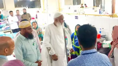অসুস্থ হজযাত্রীর খোঁজে হাসপাতালে ধর্মমন্ত্রী, গ্যাসের দাম বাড়ায় মোদিকে ব্যঙ্গ কংগ্রেসের