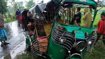 বৃষ্টির সময় বাস-সিএনজি সংঘর্ষে নিহত ২
