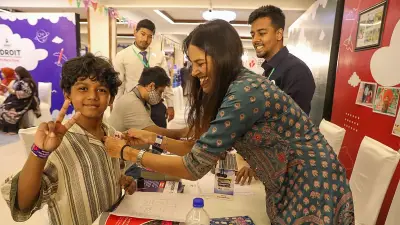 ইংলিশ মিডিয়াম স্কুল অ্যাডমিশন ফেয়ারে শিক্ষার্থী ও অভিভাবকদের ভিড়