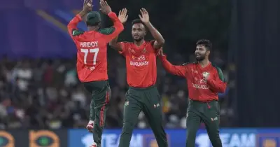 শরীফুলের তোপে ৩ উইকেট হারিয়ে বিপাকে নিউজিল্যান্ড