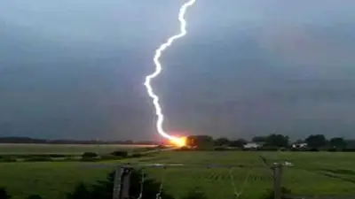 মাছ ধরে ফেরার পথে বজ্রপাতে জেলের মৃত্যু