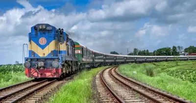 হাতীবান্ধায় চলন্ত ট্রেনের ইঞ্জিনে আগুন, বড় দুর্ঘটনা এড়ালো যাত্রীরা