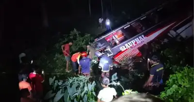বাউফলে বাস খাদে পড়ে নিহত ১, আহত ১০