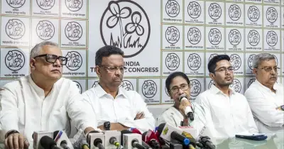 পশ্চিমবঙ্গ নির্বাচনে পরাজয় স্বীকার না করে মমতার পদত্যাগে অস্বীকৃতি