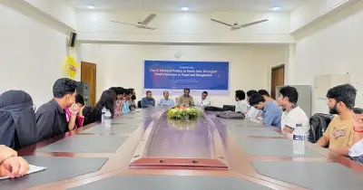 জেন-জির রাজনীতি: নেপালে স্পষ্ট লক্ষ্য, বাংলাদেশে বিভ্রান্তি