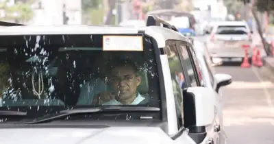 ট্রাফিক জ্যামে আটকে অ্যাম্বুলেন্স দেখে নিজের কনভয় থামালেন প্রধান উপদেষ্টা