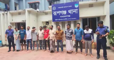 পুলিশের ওপর হামলা করে ওয়ারেন্টভুক্ত আসামি ছিনিয়ে নেওয়ার অভিযোগ