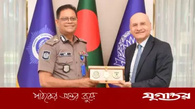 আইজিপির সঙ্গে ইতালির রাষ্ট্রদূতের সৌজন্য সাক্ষাৎ