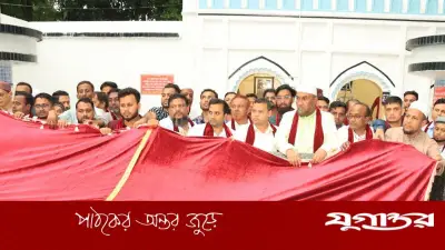 শাহজালাল (রহ.) মাজারে প্রধানমন্ত্রীর গিলাফ ছড়ানো