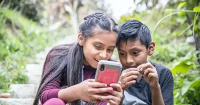 শিশুদের ফেসবুক রিলে ব্যবহার: ক্ষতিগ্রস্ত হচ্ছে শৈশব ও মানসিক স্বাস্থ্য