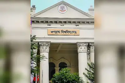 জগন্নাথ বিশ্ববিদ্যালয়ে উপাচার্যকে নিয়ে বিতর্কিত মন্তব্যের প্রতিবাদ সাদা দলের