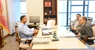 দুর্নীতি মুক্ত দেশ গড়তে টিআইবির সাথে প্রধান উপদেষ্টার বৈঠক
