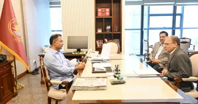 প্রধানমন্ত্রীর সাথে টিআইবি নির্বাহীর সাক্ষাৎ