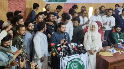 বিএনপি নেতা নাহিদ ইসলামের কয়রায় ফুটবলারদের ক্রীড়া সামগ্রী প্রদান