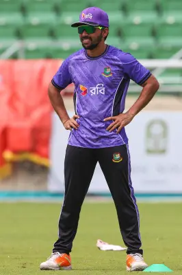 মুমিনুলের টানা চার ইনিংসে সেঞ্চুরি হাতছাড়া, বউয়ের গালি শুনতে হবে