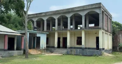 সিঁড়িহীন ভবন: রাজবাড়ীতে ৩৭ লাখ টাকা ব্যর্থ প্রকল্প