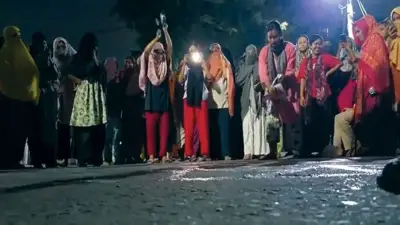 ছাত্ররাজনীতি নিষিদ্ধের দাবিতে ইডেন কলেজে মধ্যরাতে বিক্ষোভ
