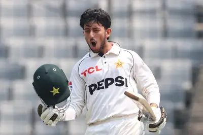 অভিষেক টেস্টে সেঞ্চুরি করে ইতিহাস গড়লেন আজান আওয়াইস