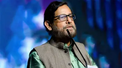আসাদুজ্জামান নূর জামিন পেলেন, গুলশানে সাবিনা ইয়াসমিনের গান