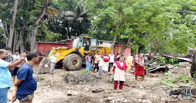 যশোরে অবৈধ স্থাপনা উচ্ছেদে অভিযান, আওয়ামী লীগের দুটি কার্যালয় গুঁড়িয়ে দিয়েছে গৃহায়ন কর্তৃপক্ষ