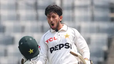 অভিষেক টেস্টে সেঞ্চুরি করে আবেগাপ্লুত আজান আওয়াইস