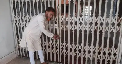 বরিশাল বিশ্ববিদ্যালয়ে শিক্ষকদের শাটডাউন, ক্লাস-পরীক্ষা বর্জন