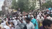 কলকাতায় জুমার নামাজে পুলিশি বাধায় উত্তেজনা, কিশোর গ্যাংয়ের দাপটে হত্যা