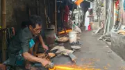 কোরবানি ঈদকে সামনে রেখে মুরাদনগরে ব্যস্ত কামারপল্লী