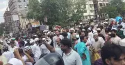 কলকাতায় জুমার নামাজ নিয়ে পুলিশ-মুসল্লি উত্তেজনা
