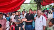 বড়শিতে ৮ কেজির কাতলা ধরে আড়াই লাখ টাকা পুরস্কার পেলেন মজিবুর