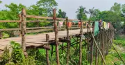 টাঙ্গাইলের বাসাইলে লাঙ্গুলিয়া নদীতে স্থায়ী সেতুর অপেক্ষায় ১৫ গ্রামের মানুষ