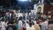 জাবিতে ধর্ষণচেষ্টার আসামি গ্রেপ্তার না হওয়ায় প্রক্টরের পদত্যাগের দাবিতে বিক্ষোভ