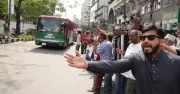 প্রধানমন্ত্রীকে সড়কে দাঁড়িয়ে অভ্যর্থনা প্রতিমন্ত্রী ইশরাকের