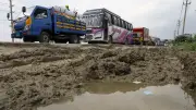 বেহাল মহাসড়কে যানজট ও দুর্ঘটনার আশঙ্কা বেড়েছে