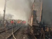 ভারতে রাজধানী এক্সপ্রেসে আগুন, কেউ হতাহত নেই