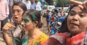 চট্টগ্রামে গ্রাফিতি আঁকতে গিয়ে শিক্ষার্থীদের সঙ্গে পুলিশের ধস্তাধস্তি, আটক ৩