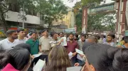 জবি ক্যাম্পাসে জুলাই সনদের পক্ষে ছাত্রদলের লিফলেট বিতরণ