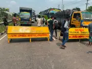 কেরানীগঞ্জে কারারক্ষী নিয়োগ পরীক্ষায় অনিয়মের অভিযোগে সড়ক অবরোধ