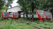 অযত্নে পড়ে থাকা ডেমু ট্রেনের করুণ অবস্থা
