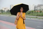 গরমে কাজের সময় সুস্থ থাকার উপায়: পোশাক, পানি ও খাদ্য