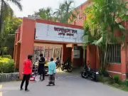 আট দফা দাবিতে চবির আলাওল হলের প্রাধ্যক্ষের কার্যালয়ে তালা, পরে খোলা
