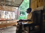 বোরো ধান ডুবায় কাঠের দোকানে ভরসা মহরমের