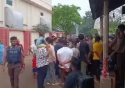 ঈদুল আজহায় বেতন-ভাতার দাবিতে শ্রমিক-পুলিশ সংঘর্ষ