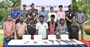 সুন্দরবনের কুখ্যাত বনদস্যু সুমন বাহিনীর প্রধানসহ সাত সদস্যের আত্মসমর্পণ