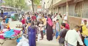 নারায়ণগঞ্জে ফুটপাত আবার হকার দখলে, উচ্ছেদ ব্যর্থ
