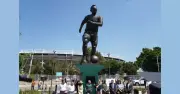 গুয়াদালাজারায় পেলের বিশাল মূর্তি উন্মোচন